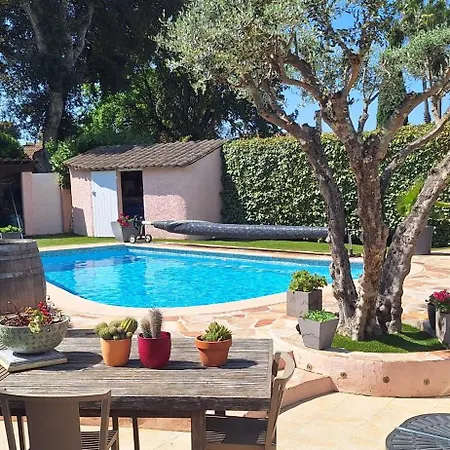 La Bouverie - Independante Avec Piscine Gasthof 3*
