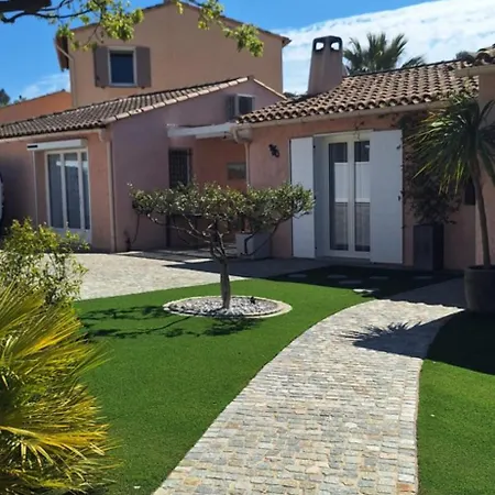 Maison d'hôtes La Bouverie - Indépendante Avec Piscine 3*