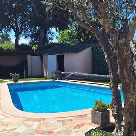 Maison d'hôtes La Bouverie - Indépendante Avec Piscine 3*